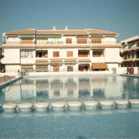 Paraiso I. Wifi.pool.tenis Apartment